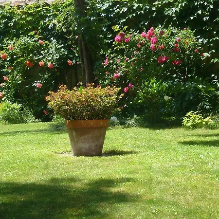 Alojamento de Acomodação e Pequeno-almoço Le Jardin De Beauvoir *