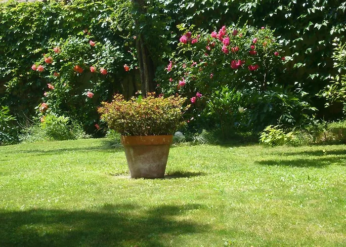 Bed & Breakfast Le Jardin De Beauvoir 4*